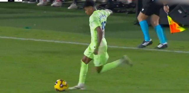 精准传递！亚马尔外脚背助攻拉菲尼亚破门