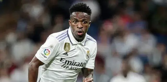 维尼修斯进球助皇马反超，新庆祝动作GET