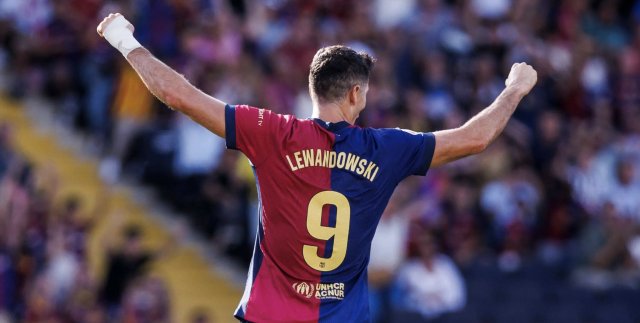 梅罗之后第三人，莱万突破欧冠百球大关