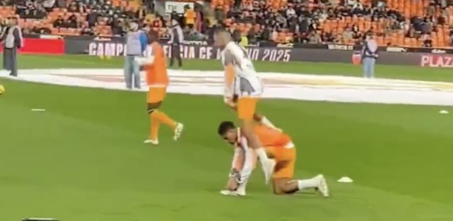 完了,贝林厄姆个子长不高了