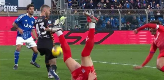 万夫莫开！德赫亚精彩三连扑