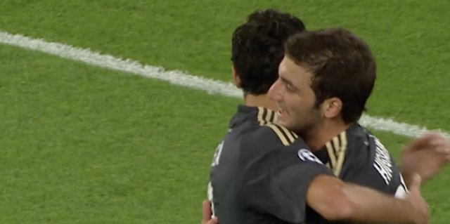 足坛小烟枪，阿根廷神锋伊瓜因37岁生日快乐！