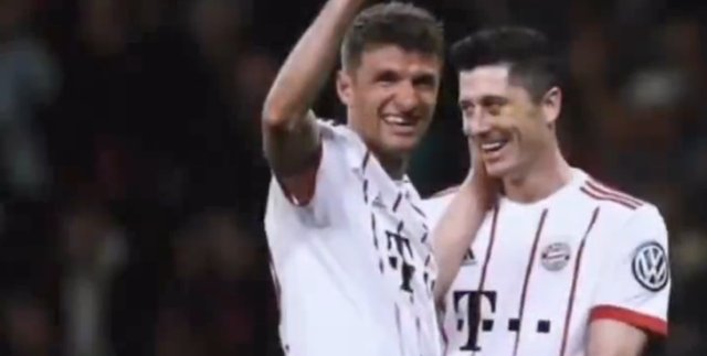 莱万在费迪南德节目中谈到穆勒:我喜欢和他踢球