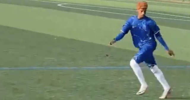 除了这头秀发，其他简直一毛一样