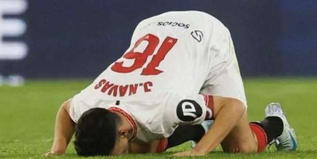 赫苏斯·纳瓦斯退役前最后一场比赛，向球迷告别