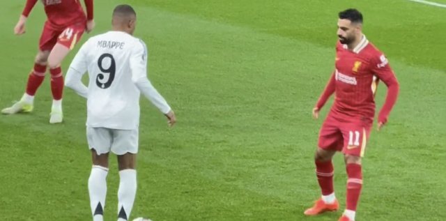 姆巴佩散步带球被断，现在状态不佳啊